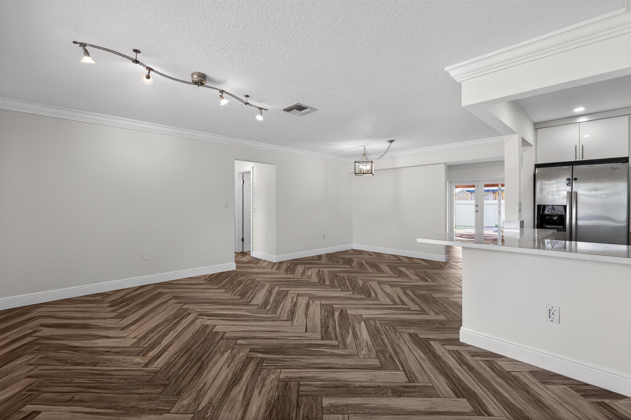 8580 NW 12th Street, Pembroke Pines, FL 33024 - Photo 4