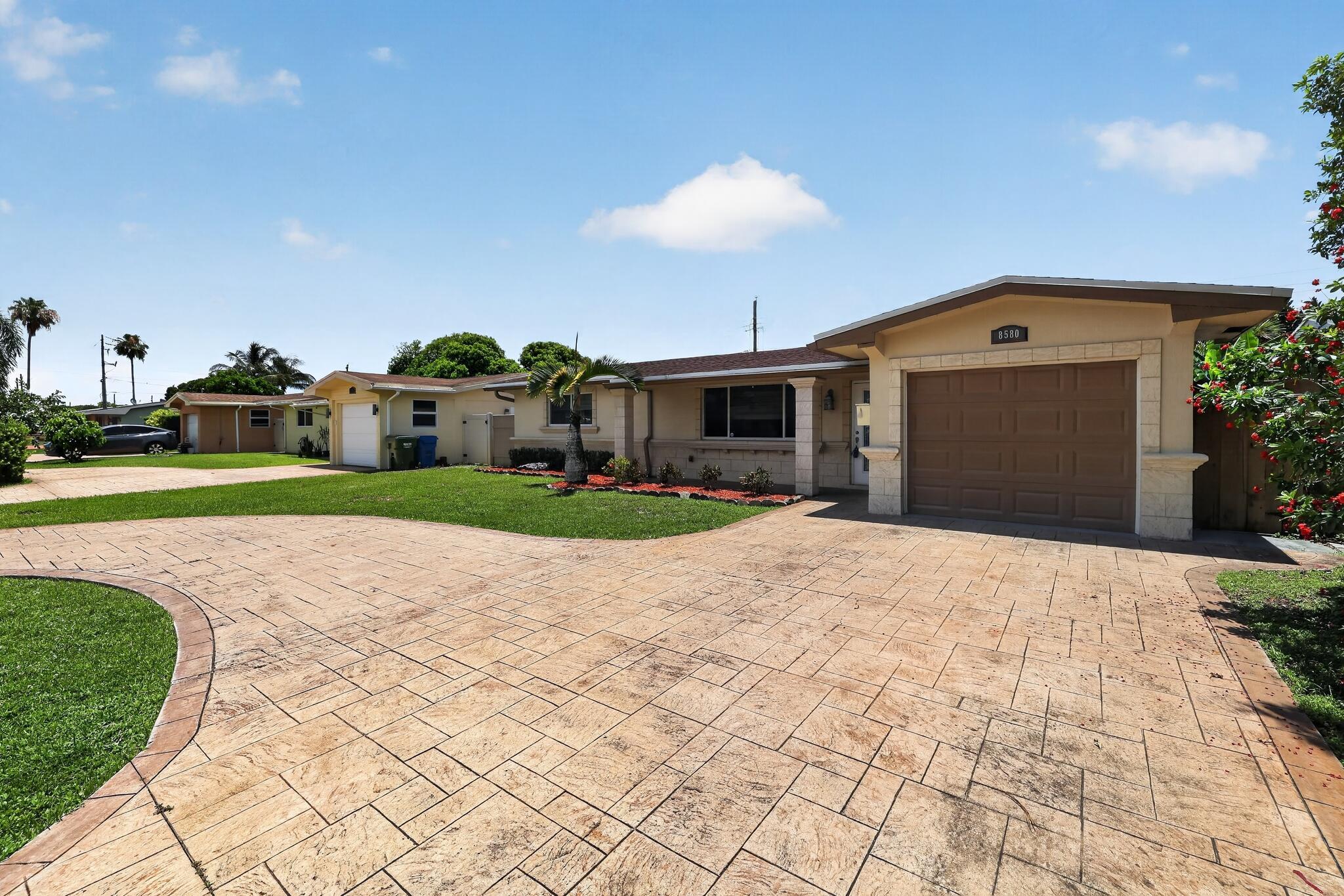 8580 NW 12th Street, Pembroke Pines, FL 33024 - Photo 2