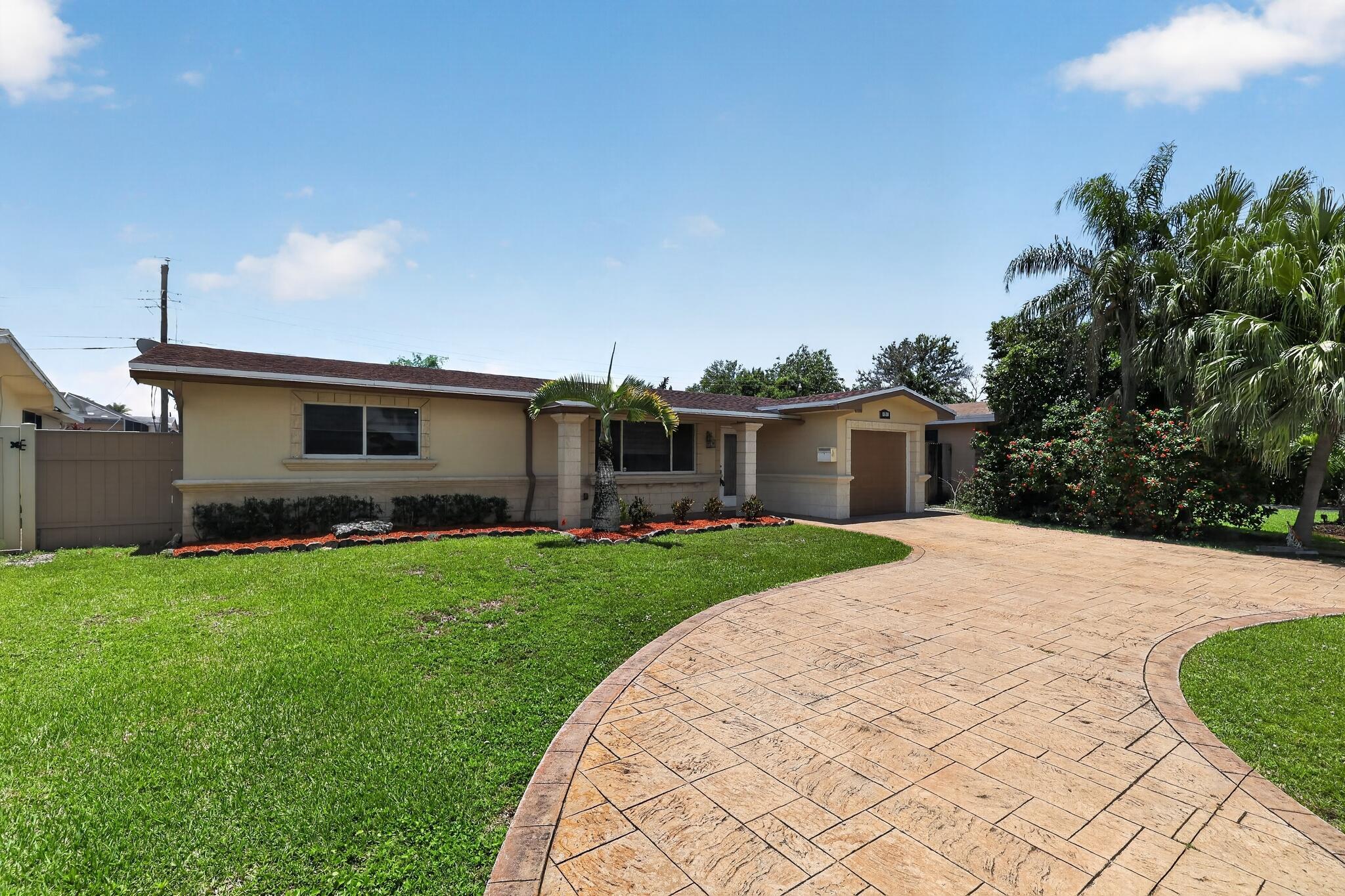 8580 NW 12th Street, Pembroke Pines, FL 33024 - Photo 3