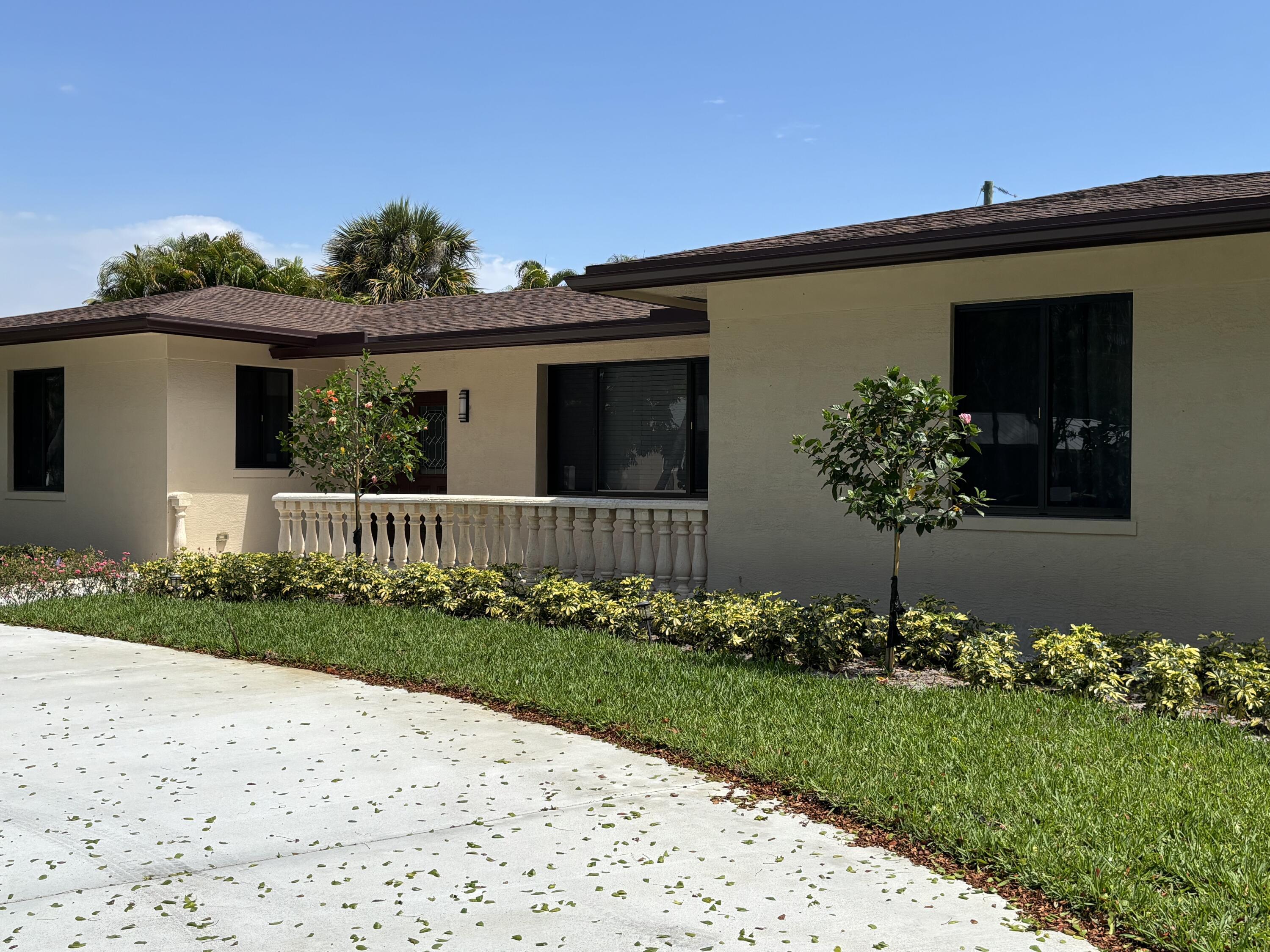135 E Ilex Drive, Lake Park, FL 33403 - Photo 2