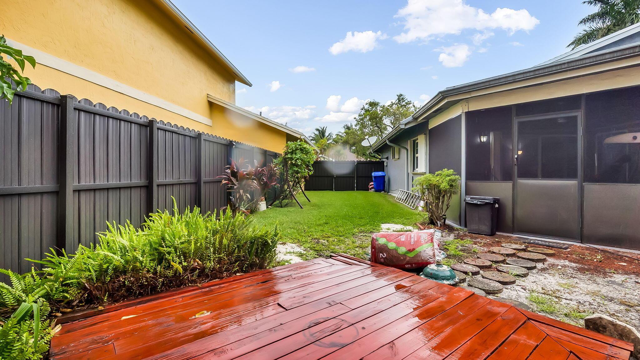 9720 SW 12th Street, Pembroke Pines, FL 33025 - Photo 3