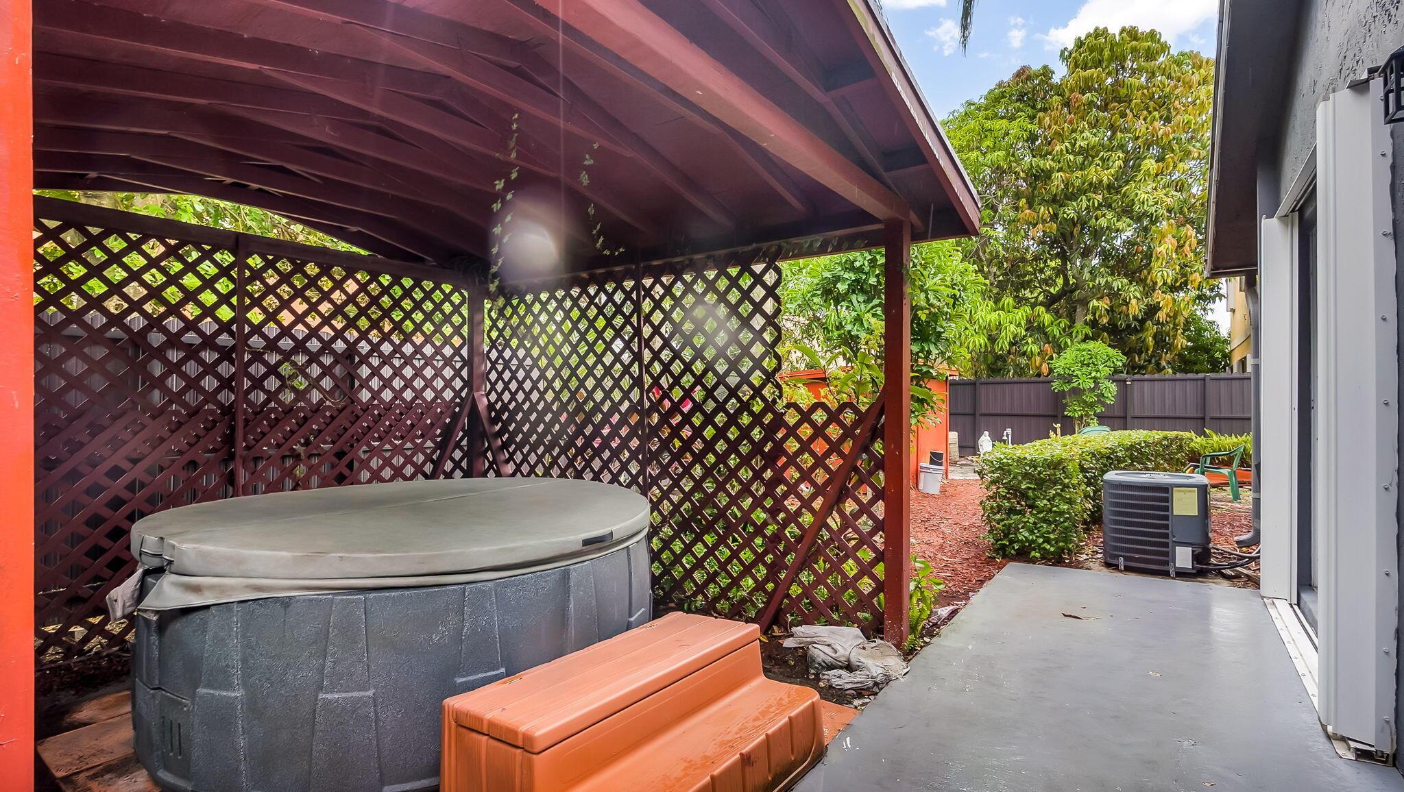 9720 SW 12th Street, Pembroke Pines, FL 33025 - Photo 4