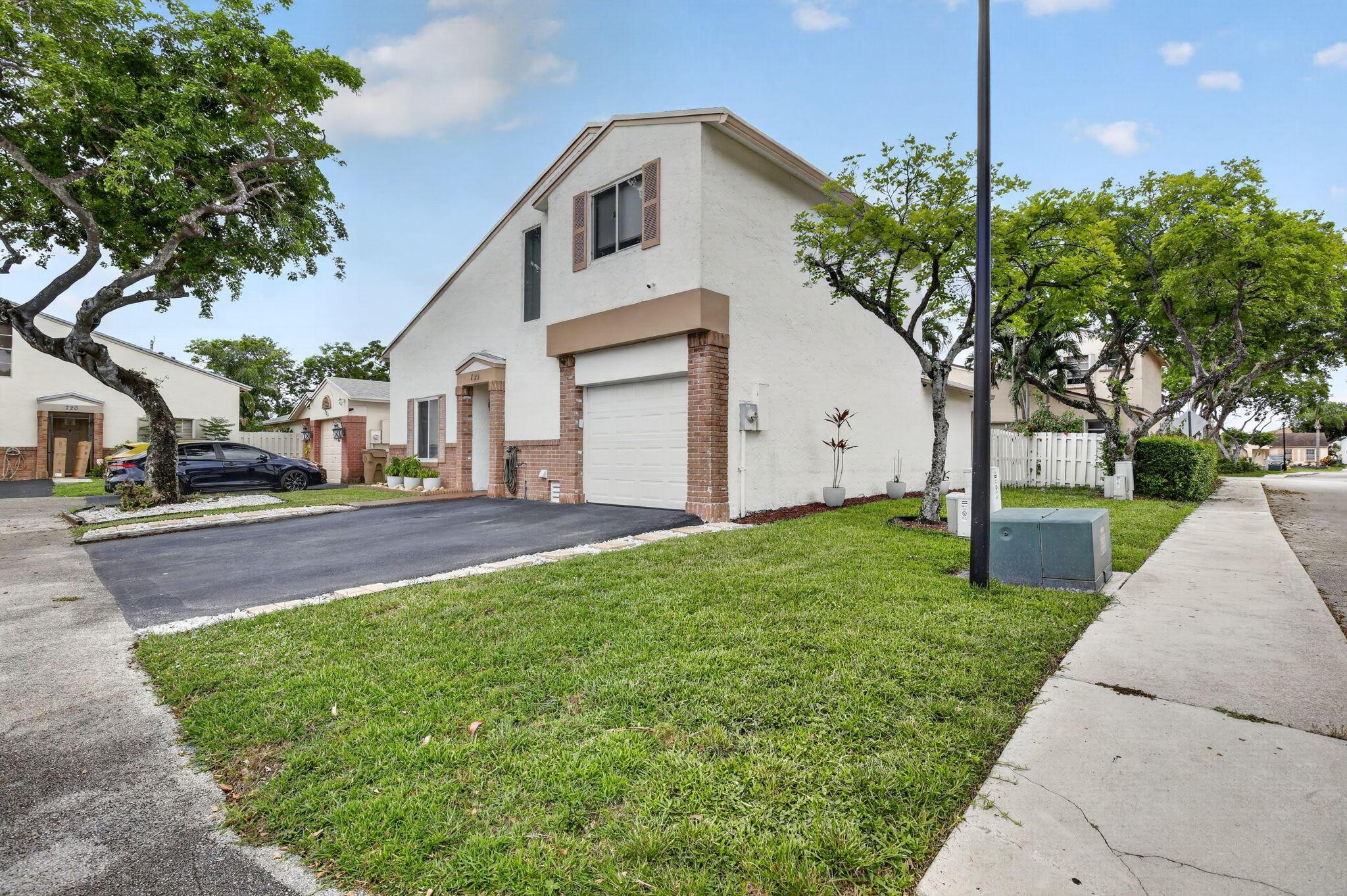 730 Cumberland Terrace, Davie, FL 33325 - Photo 5