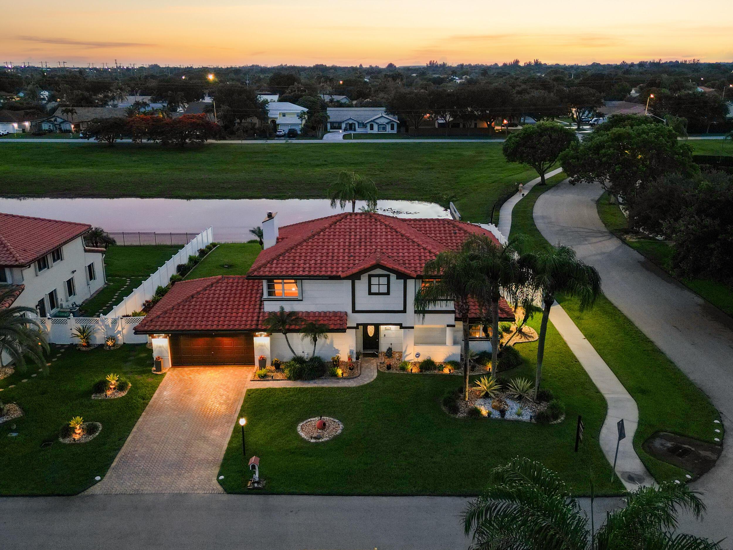 6431 Olde Moat Way, Davie, FL 33331 - Photo 4