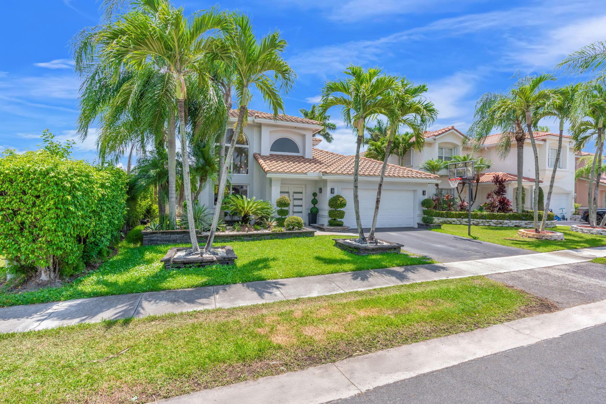 52 Gables Boulevard, Weston, FL 33326 - Photo 3