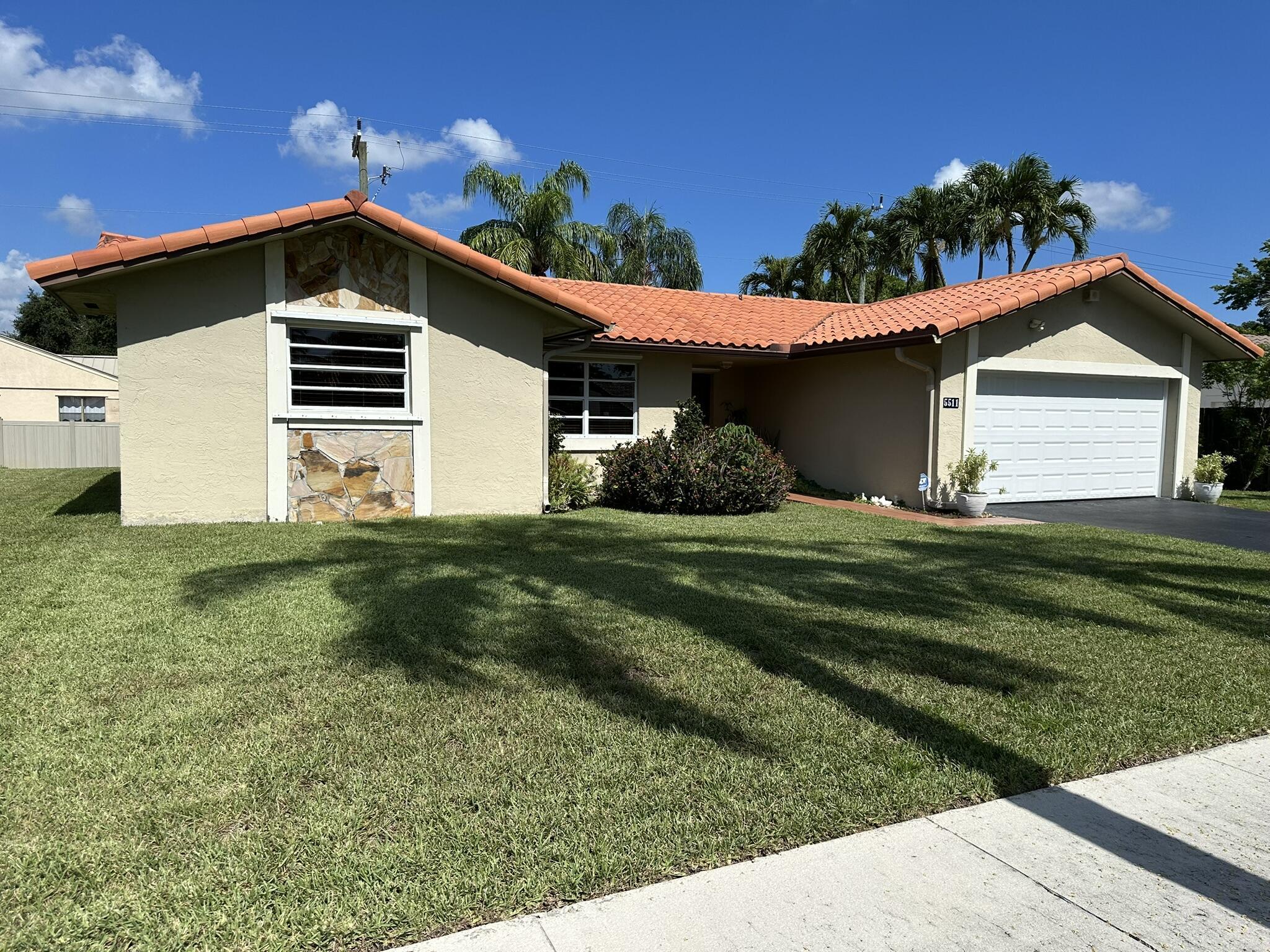 5511 SW 114th Avenue, Cooper City, FL 33330 - Photo 2