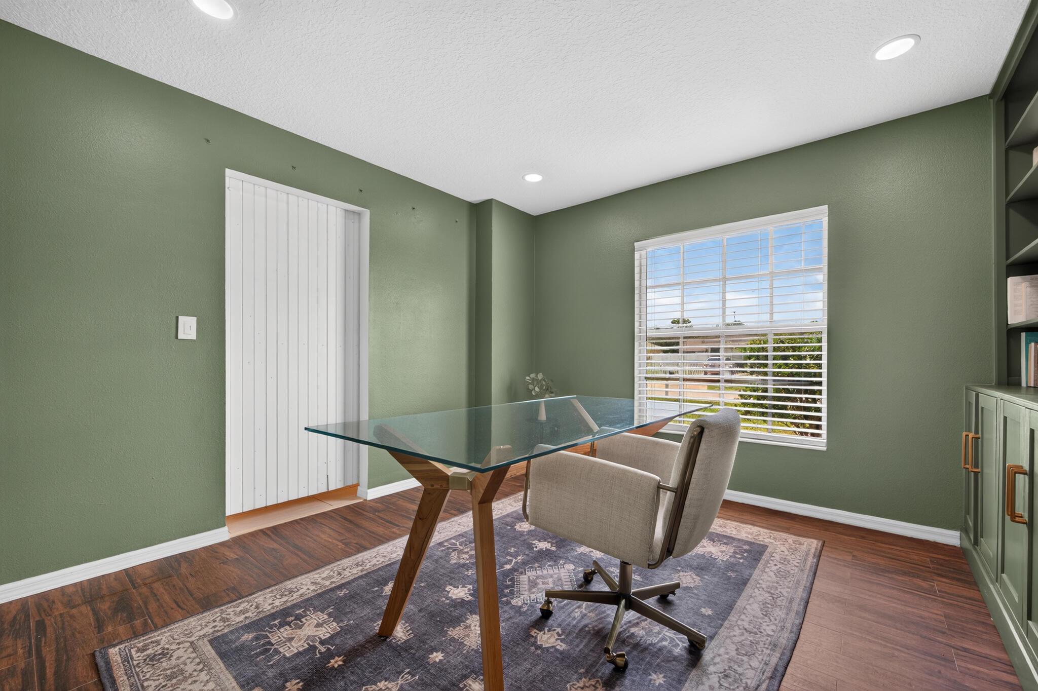 516 SE Crosspoint Drive, Port St. Lucie, FL 34983 - Photo 2
