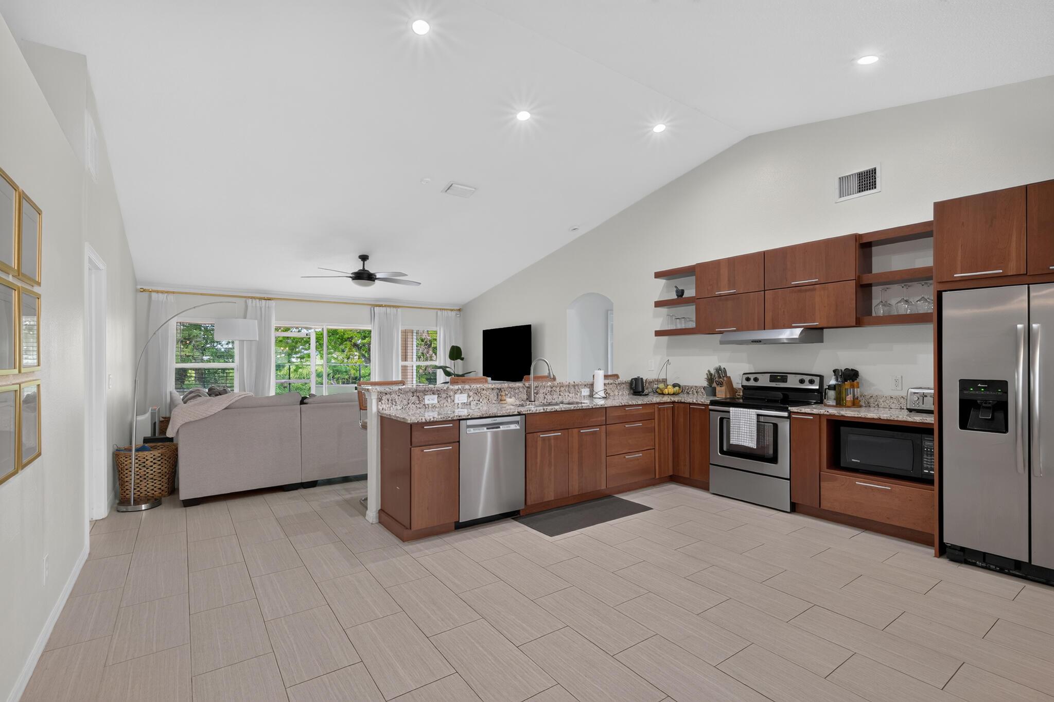 516 SE Crosspoint Drive, Port St. Lucie, FL 34983 - Photo 4