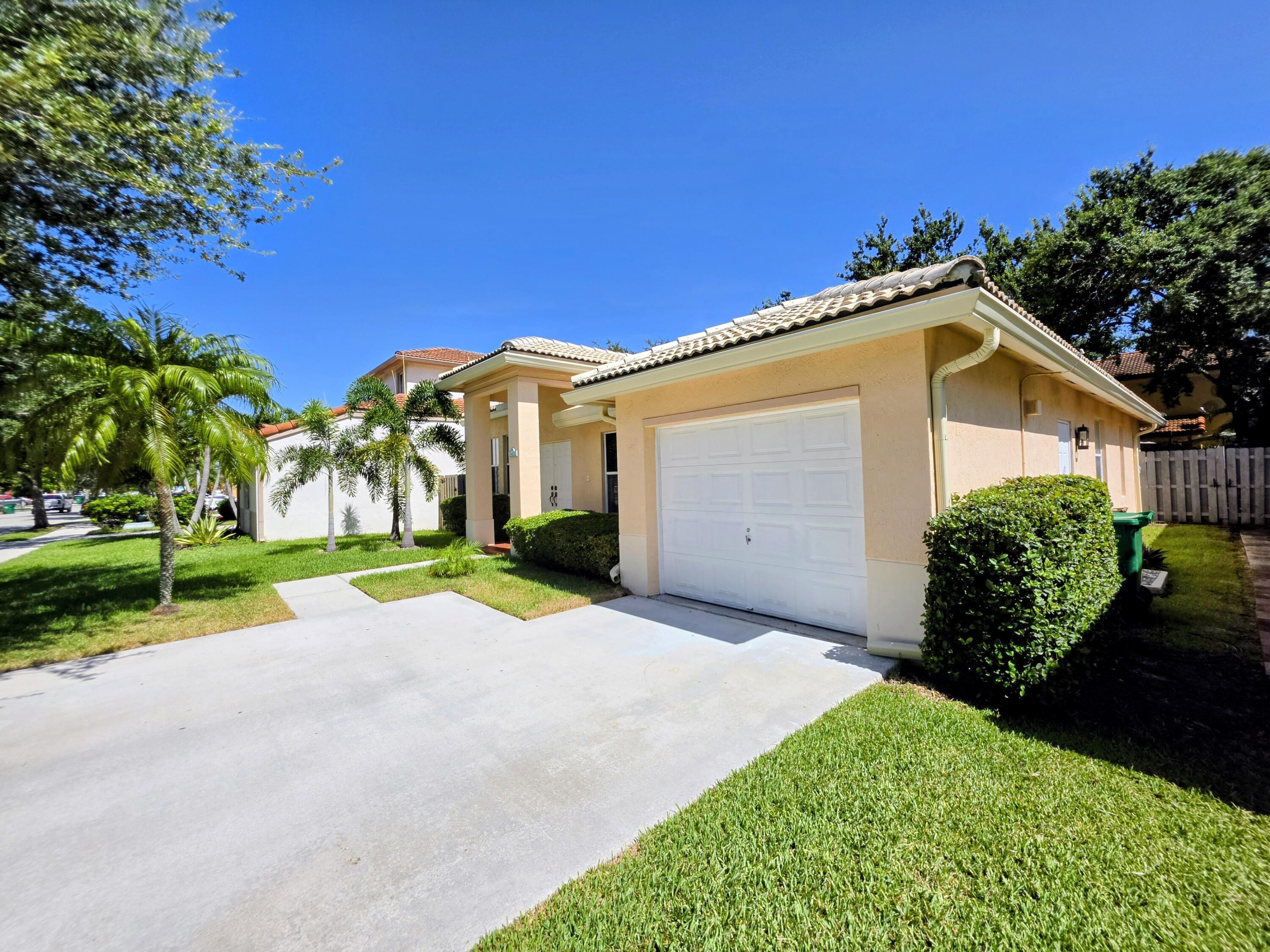 14013 N Cypress Cove Circle, Davie, FL 33325 - Photo 3