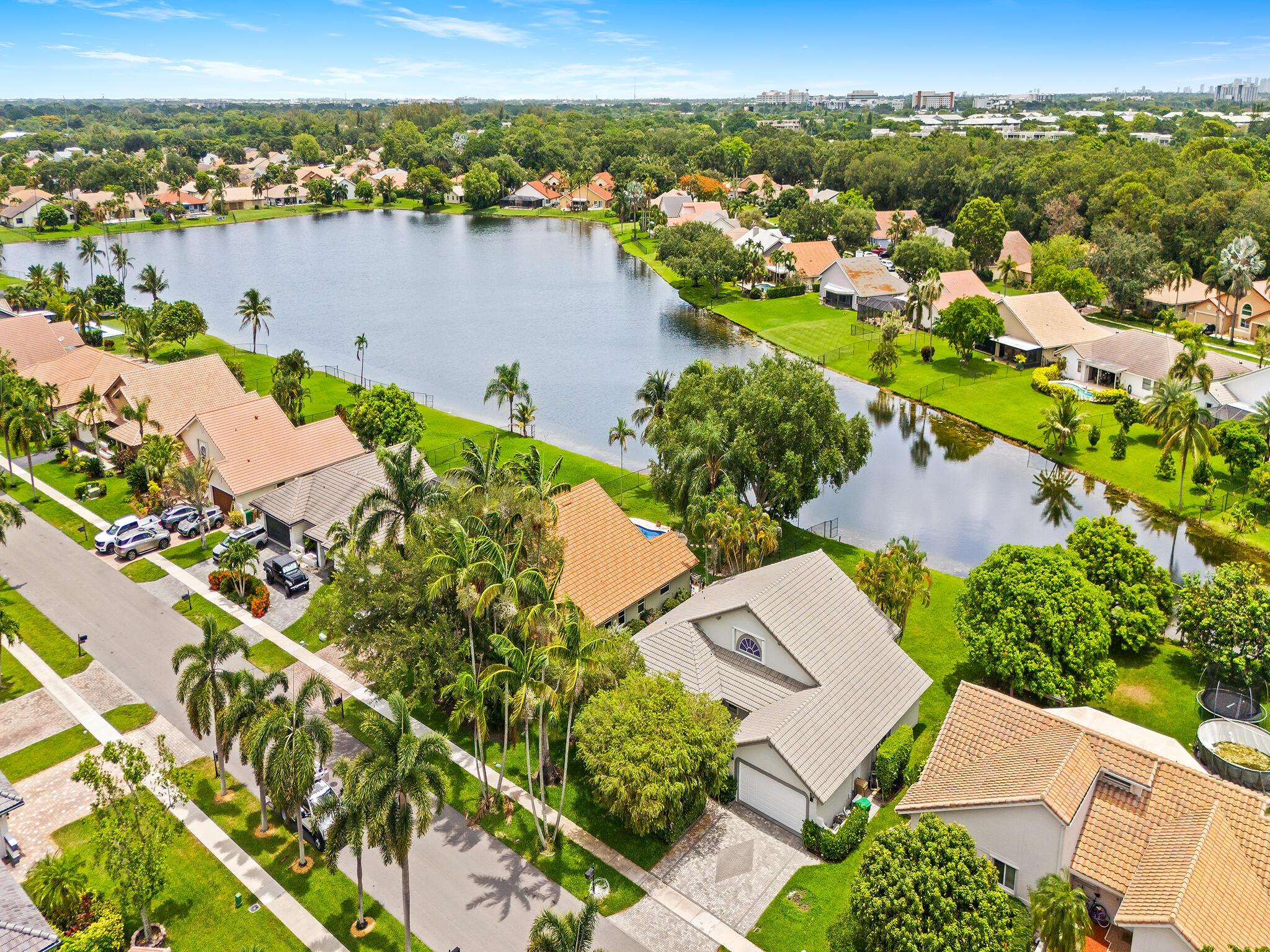 1750 W Oak Knoll Circle, Davie, FL 33324 - Photo 2