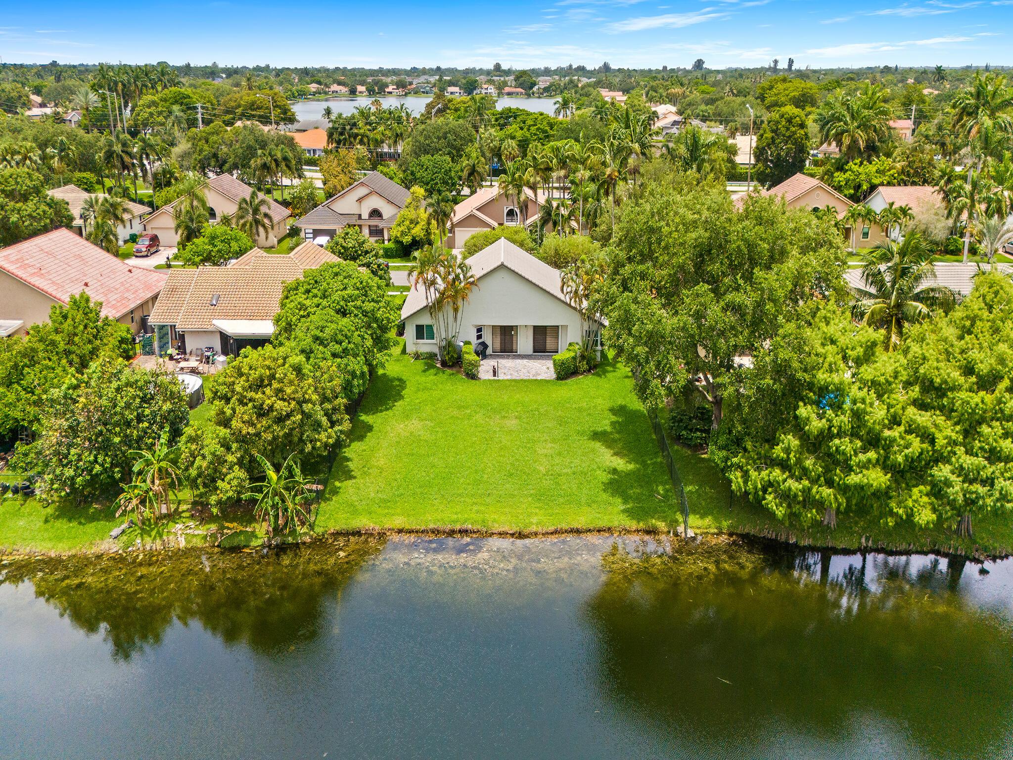1750 W Oak Knoll Circle, Davie, FL 33324 - Photo 3