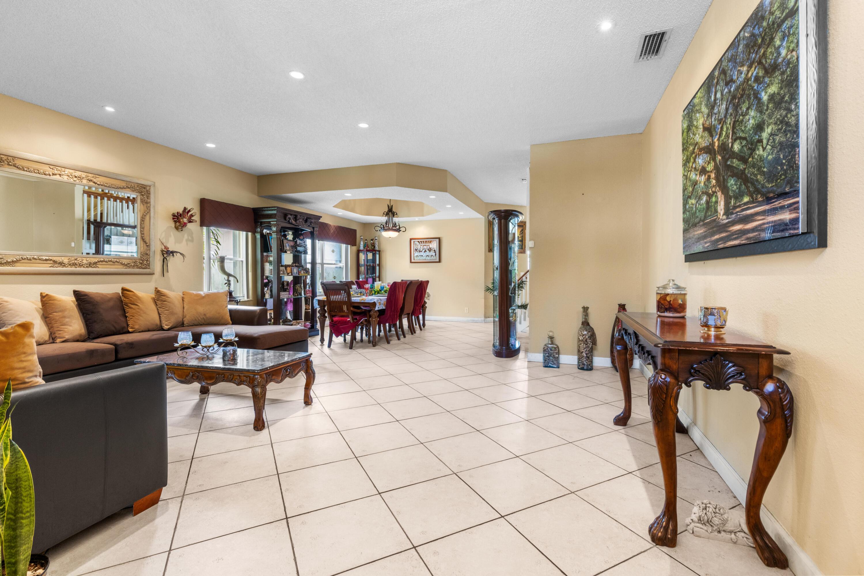 1021 NW 185th Avenue, Pembroke Pines, FL 33029 - Photo 4