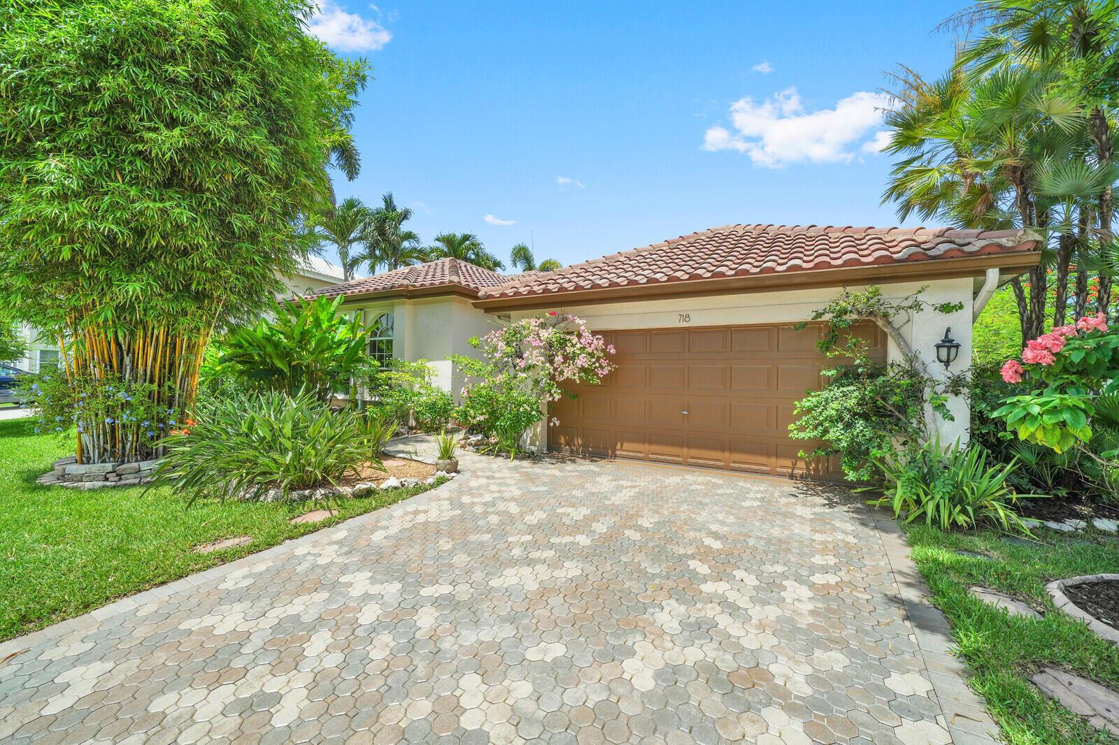 718 NW 177th Avenue, Pembroke Pines, FL 33029 - Photo 2