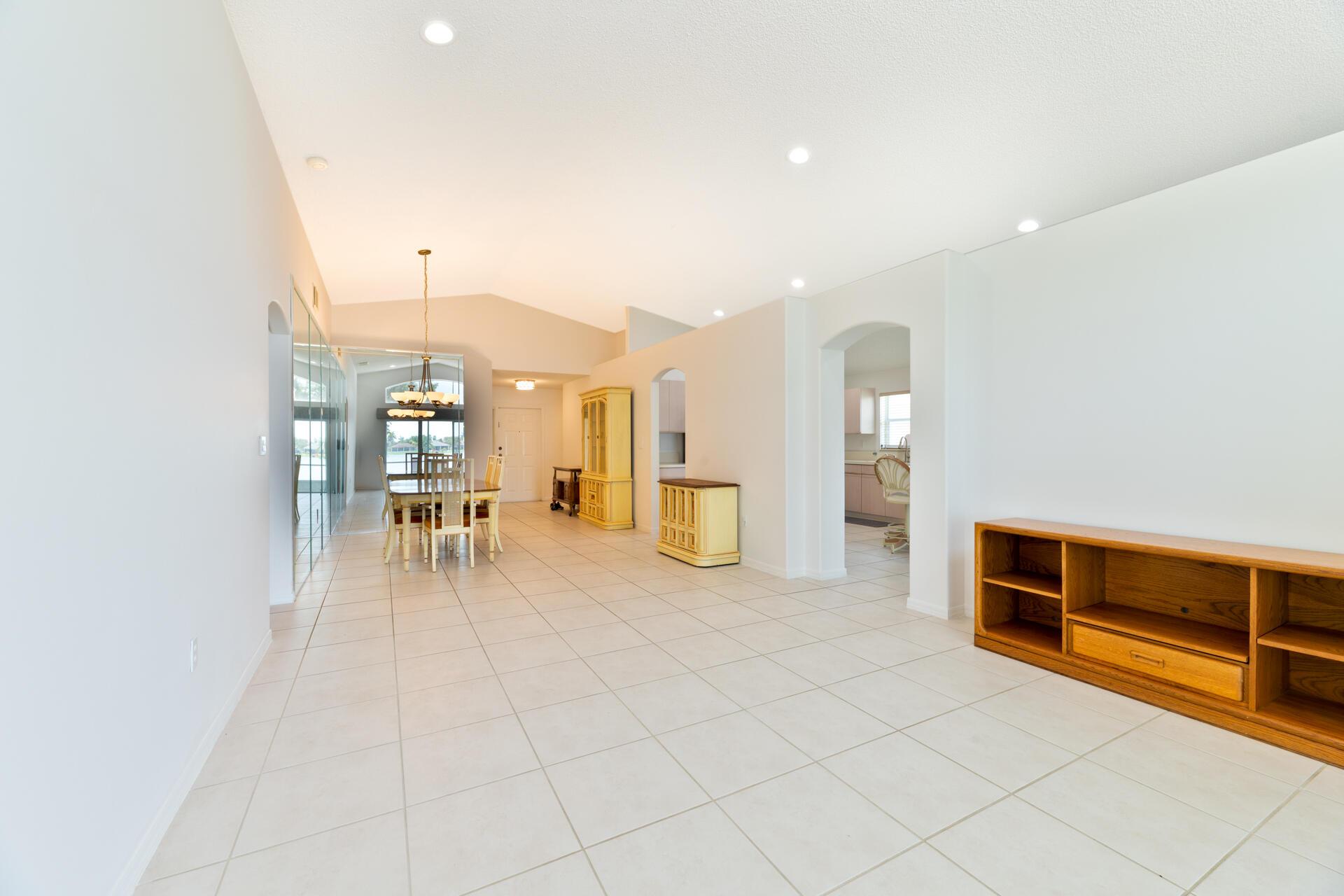 19200 NW 24TH Court, Pembroke Pines, FL 33029 - Photo 5