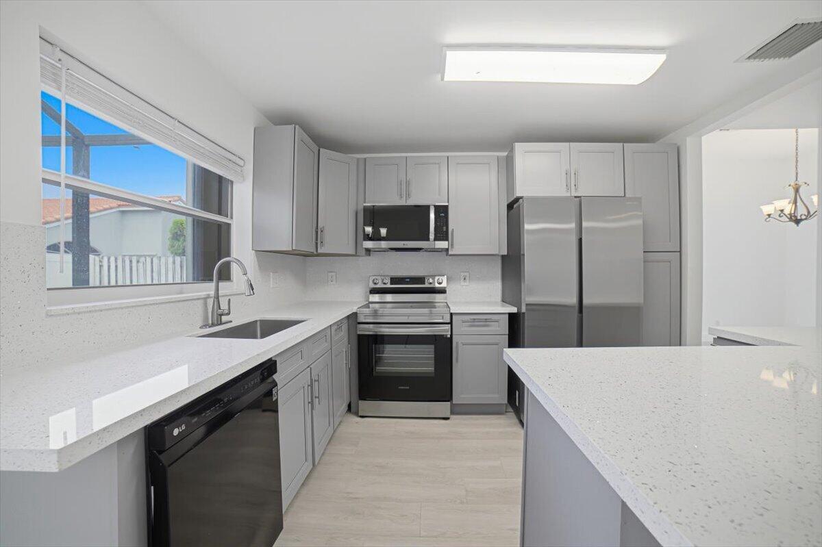 1378 SW 180TH Avenue, Pembroke Pines, FL 33029 - Photo 4