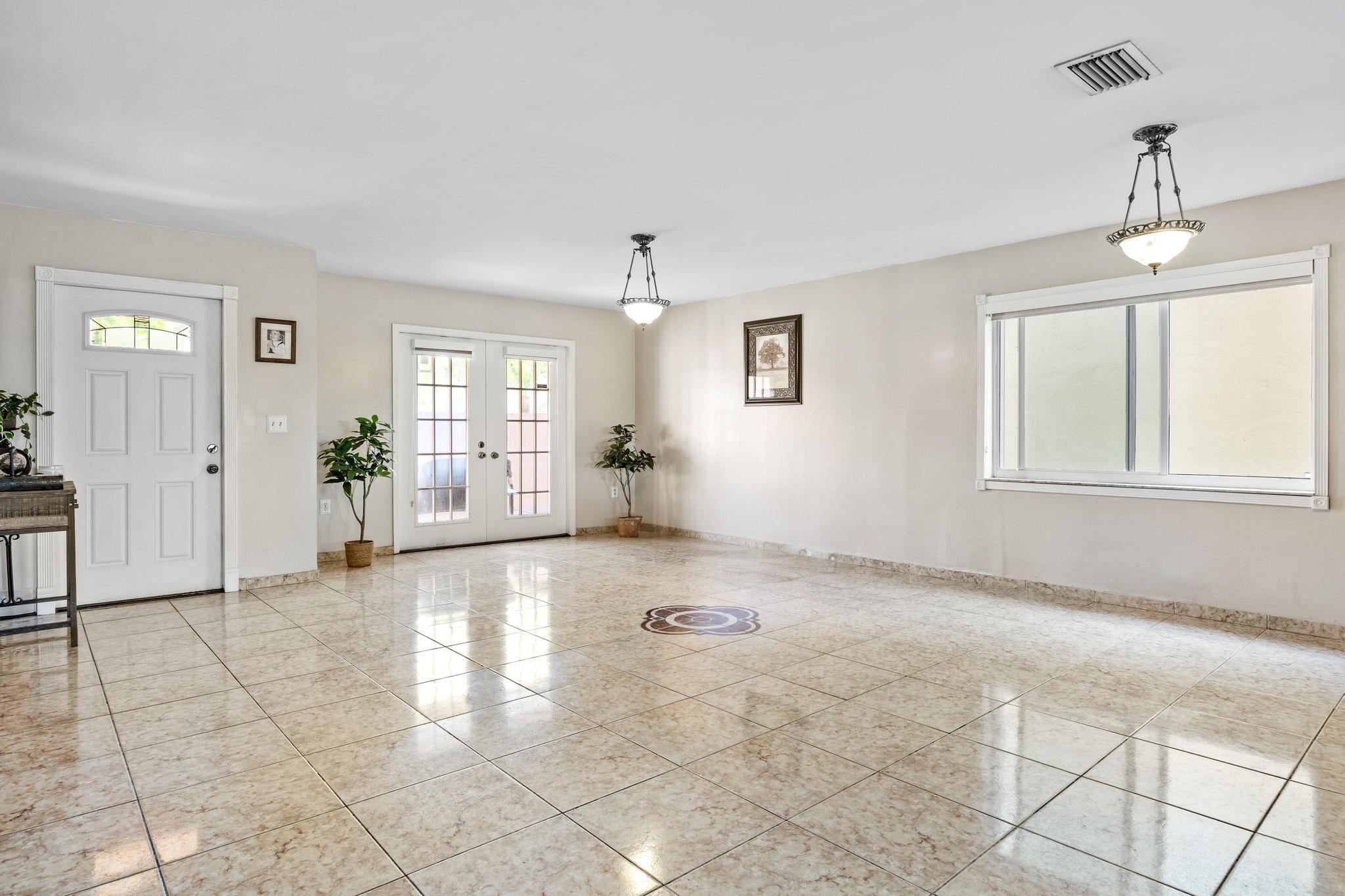 940 SW 96TH Avenue, Pembroke Pines, FL 33025 - Photo 2