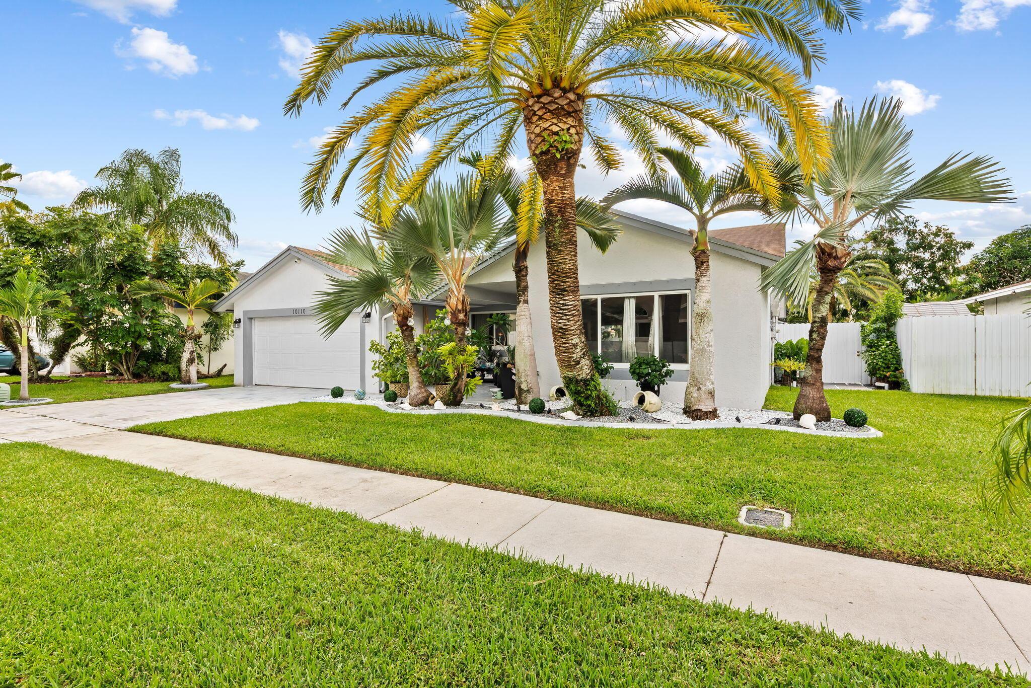 10110 SW 16TH Place, Davie, FL 33324 - Photo 2