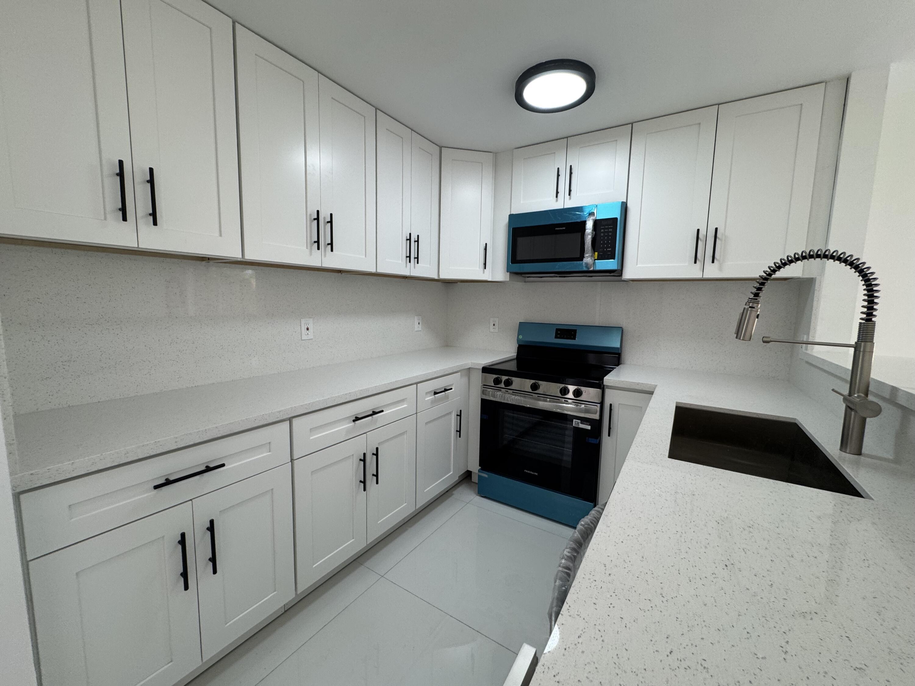 4421 SW 72nd Terrace, Davie, FL 33314 - Photo 5