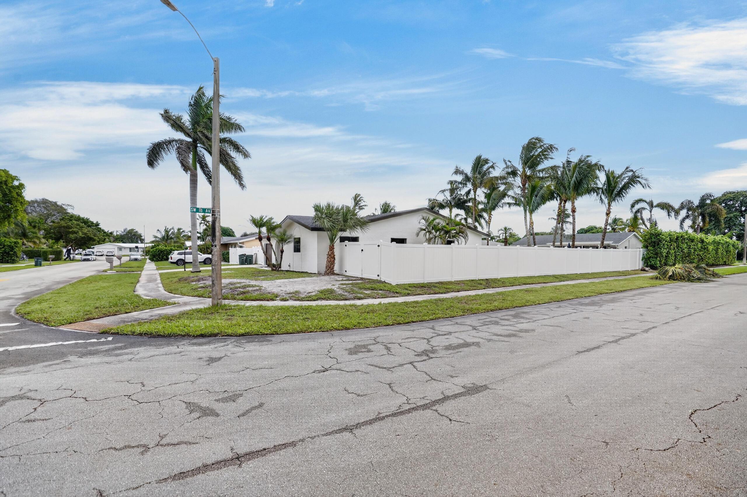 1798 SW 10TH Street, Boca Raton, FL 33486 - Photo 4