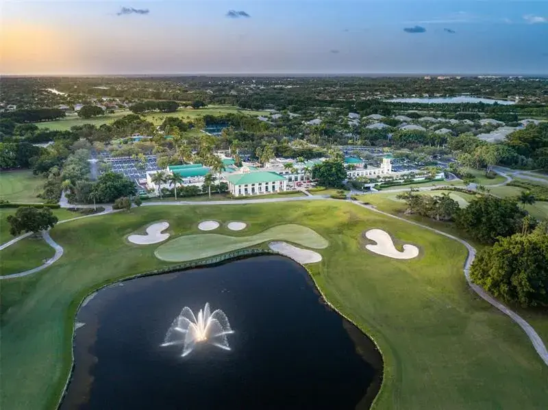 Weston Hills Country Club, Weston neighborhood